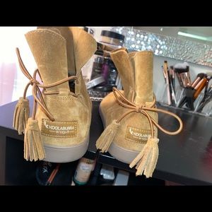 Kookaburra uggs✨🧡